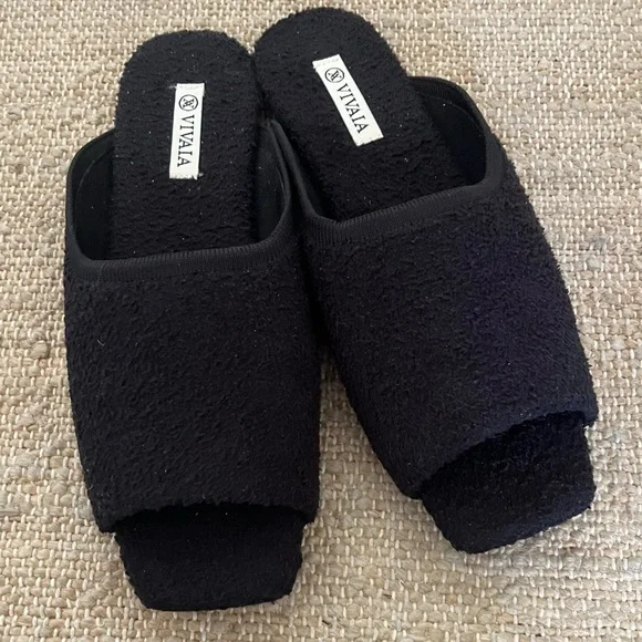 Vivaia Square-Toe Fluffy Slides in Black - Picture 3 of 7